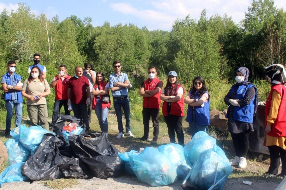 Nemrut&rsquo;ta &ccedil;&ouml;p toplama etkinliği