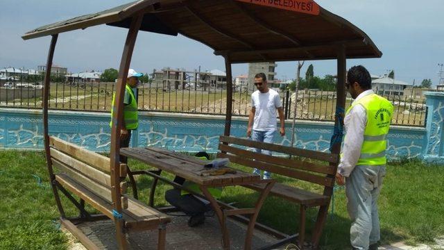 Tuşba’da tahrip edilen parklar onarılıyor