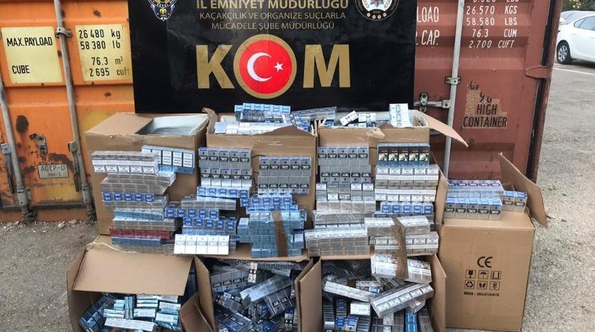 Kargo aktarım merkezinde 4 bin 300 paket ka&ccedil;ak sigara ele ge&ccedil;irildi