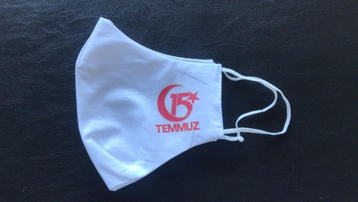 15 Temmuz&rsquo;a &ouml;zel 10 bin adet maske &uuml;rettiler