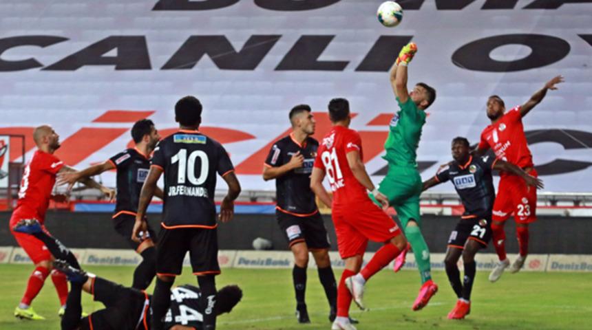 Antalyaspor &ccedil;ıkışını s&uuml;rd&uuml;r&uuml;yor