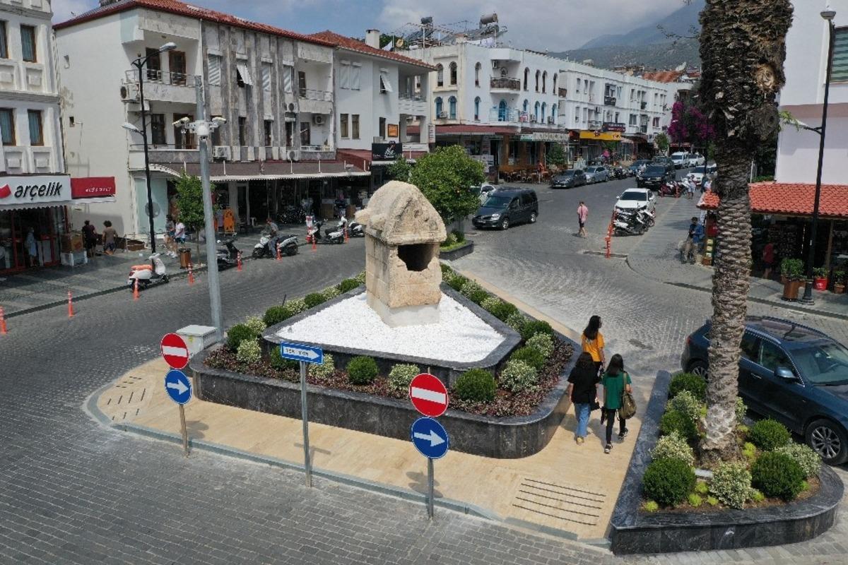 Kaş Limanı&rsquo;ndaki Lahit yeni yerine taşındı