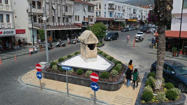 Kaş Limanı’ndaki Lahit yeni yerine taşındı