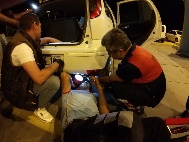 Otomobilin çamurluğuna sıkışan kedi, araç sürücüsünün dikkati sayesinde kurtarıldı G4