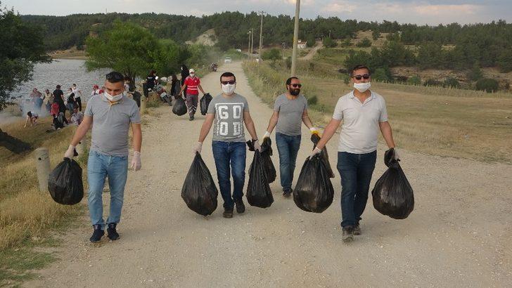 Vatandaşlar, piknik alanında 100 poşetten fazla çöp topladı G4