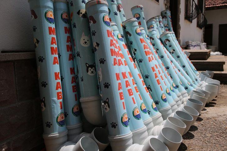 Sokak hayvanları yeni mama kaplarına kavuştu G1