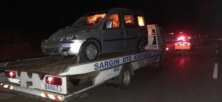 Uşak’ta ticari otomobil, devrilen tıra çarptı; 1 yaralı G2