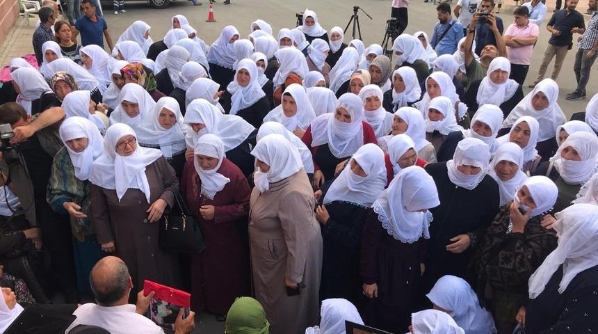 Ağrılı kadınlar Diyarbakır anneleri için Ayasofya’da buluşacak