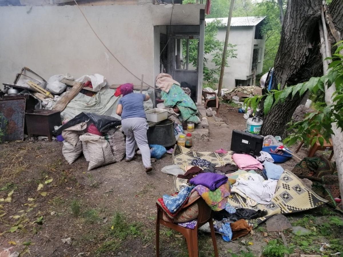 Uzundere&rsquo;de &ccedil;&ouml;p ev 3 g&uuml;nde temizlendi