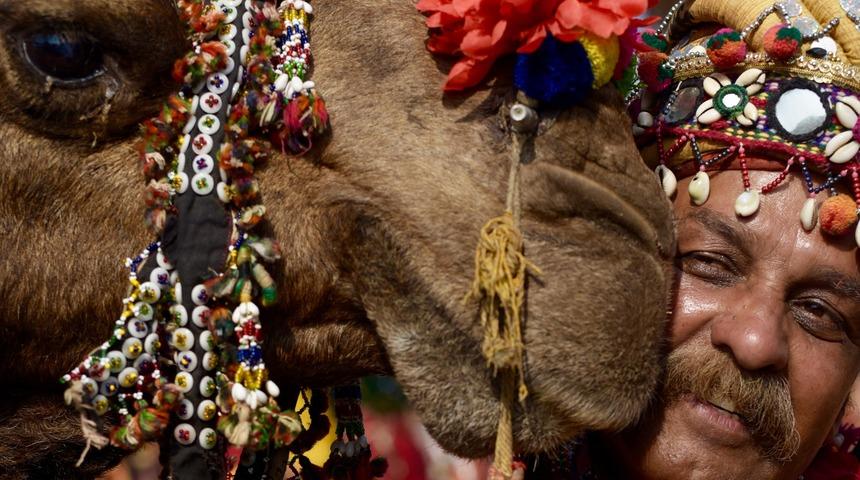 Bizde normal ama yabancı k&uuml;lt&uuml;rlerde &ccedil;ok ayıp! Yurt dışına gidenler bunlara dikkat etmeli...