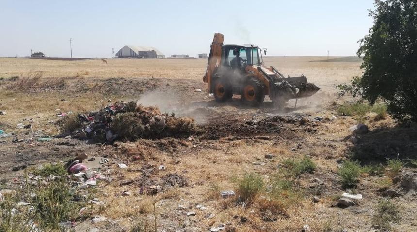 Kızıltepe Belediyesi k&ouml;yden 21 kamyon &ccedil;&ouml;p topladı