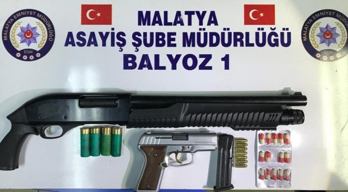 Malatya&rsquo;da uyuşturucu ve silah ka&ccedil;ak&ccedil;ılığına ge&ccedil;it yok