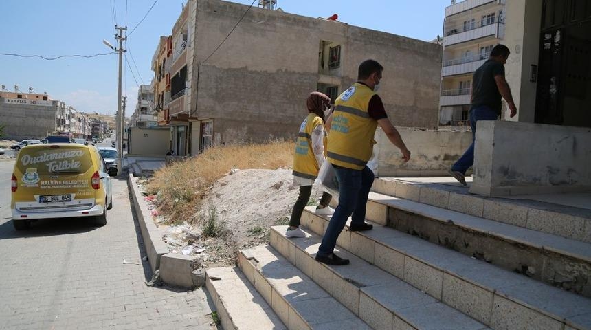 İhtiya&ccedil; sahibi ailelere alışveriş kartları teslim ediliyor