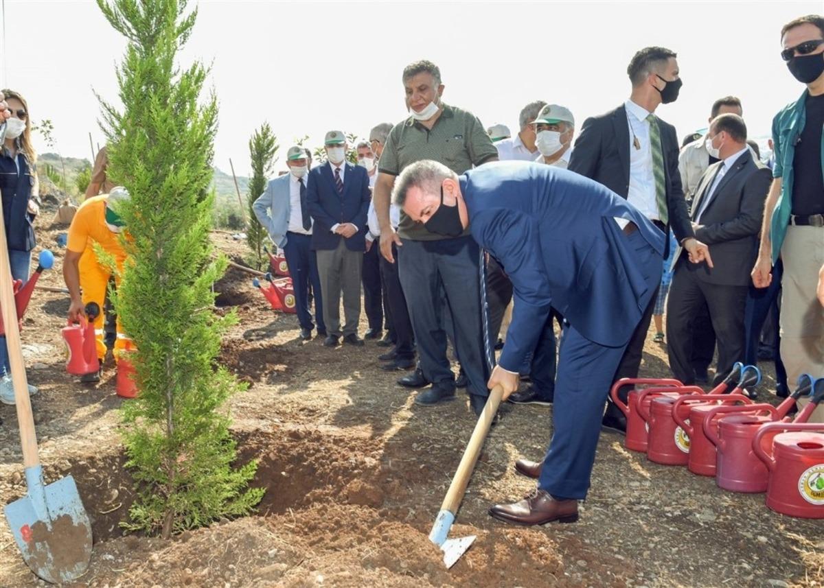 Adana&rsquo;da 251 şehidin anısına 251 fidan dikildi