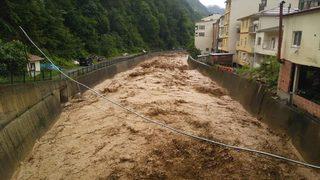 Rize'de şiddetli yağış nedeniyle Rize-Erzurum kara yolu ulaşıma kapandı