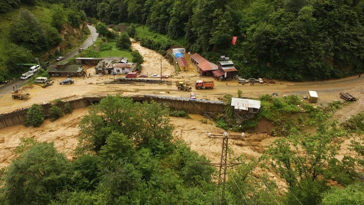 Rize'de şiddetli yağış nedeniyle Rize-Erzurum kara yolu ulaşıma kapandı G2