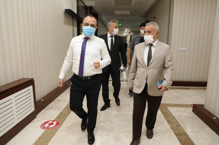 Vali Yırık denetimde, vatandaşın işinin hızlı ilerlemesi için talimat verdi G2