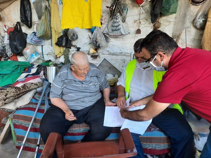 76 yaşındaki engelli yaşlı adamın su aboneliği evinde yapıldı G2