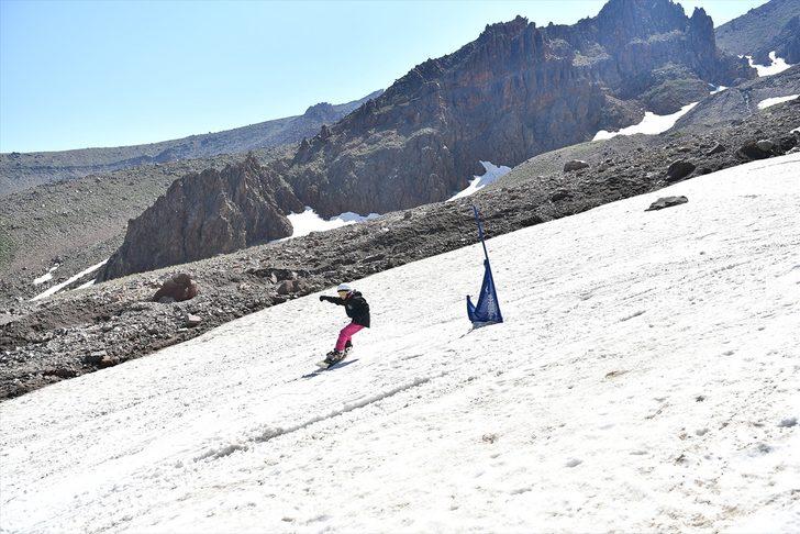 Erciyes'te temmuz ayında sporcular kayak keyfi yaşıyor G1