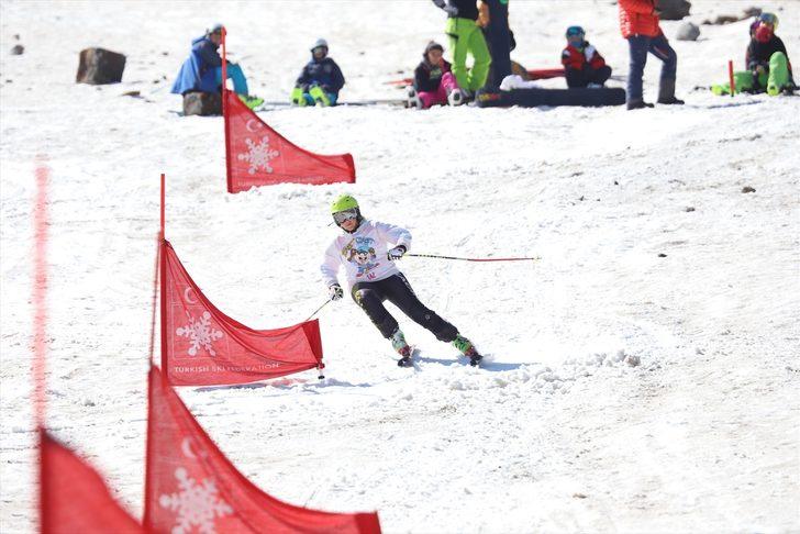 Erciyes'te temmuz ayında sporcular kayak keyfi yaşıyor G2