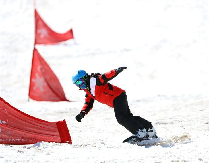 Erciyes'te temmuz ayında sporcular kayak keyfi yaşıyor G3