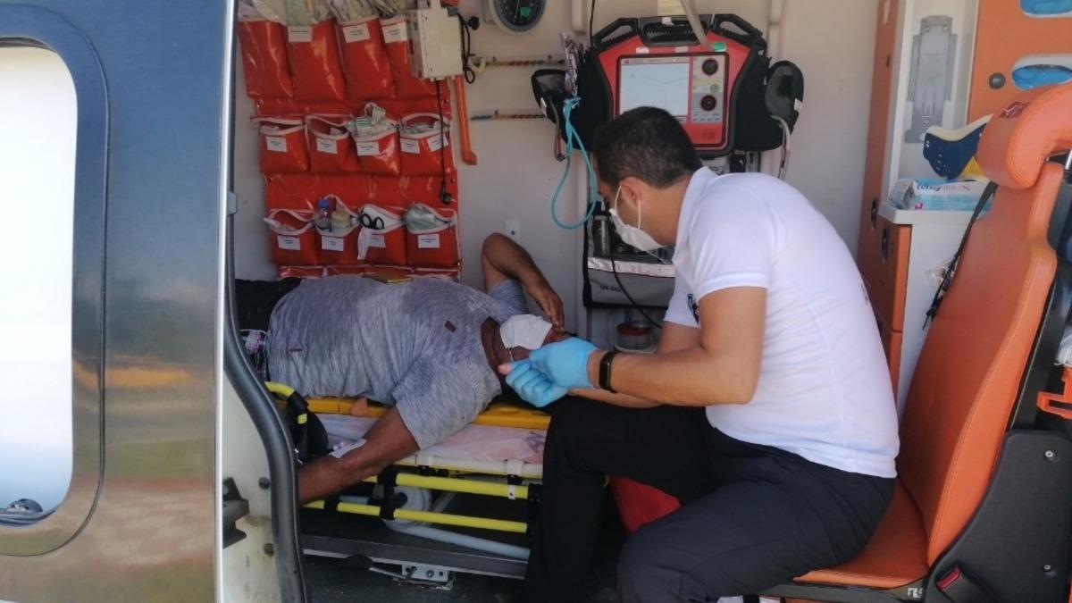 Ticari ara&ccedil; ile motosiklet &ccedil;arpıştı: 1 yaralı