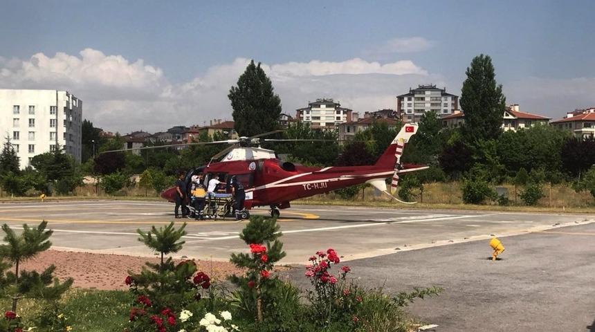 Kardeşini kurtarmak isterken parmağından oluyordu