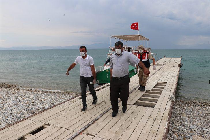 Van Gölü'nde teknenin batması sonucu kaybolan 2 kişinin daha cesedi bulundu G1