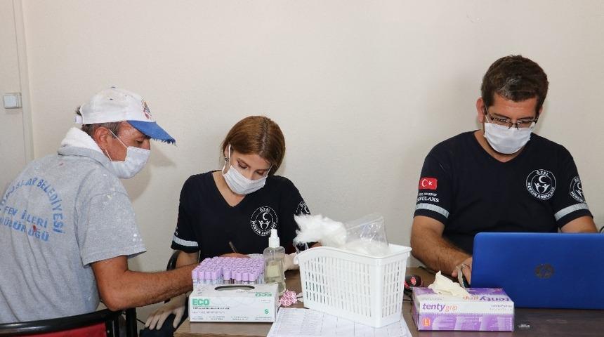 Toroslar Belediyesi &ccedil;alışanları sağlık taramasından ge&ccedil;ti