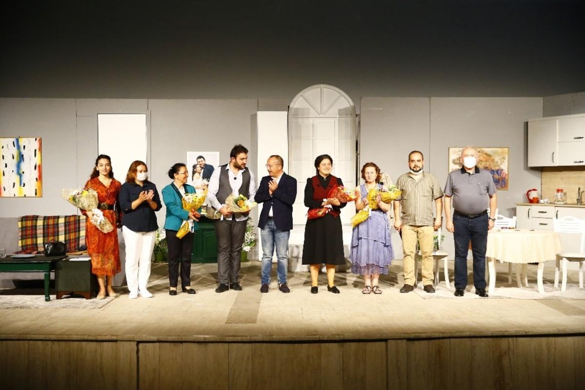 Denizli B&uuml;y&uuml;kşehir Tiyatrosu perdelerini a&ccedil;tı