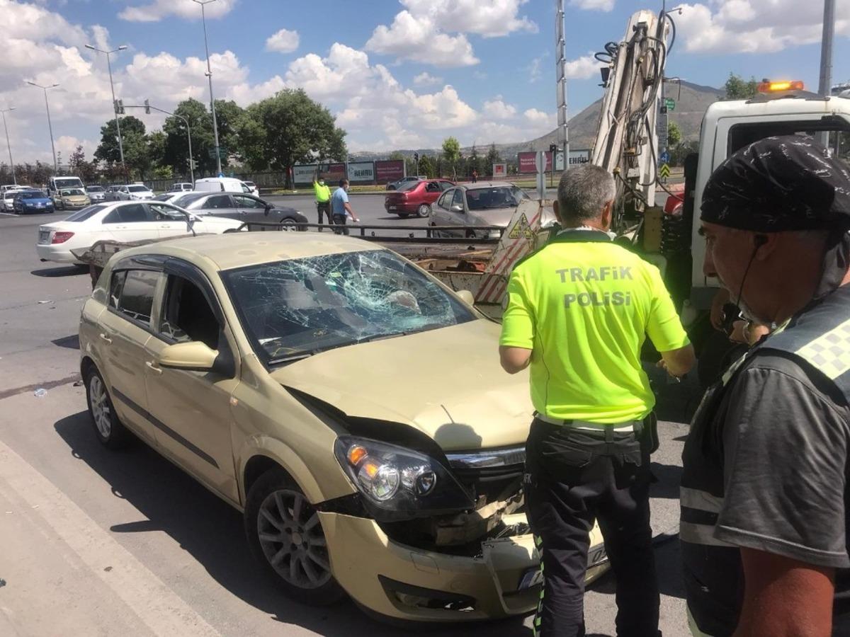 Otomobil ile motosiklet &ccedil;arpıştı: 1 kişi ağır yaralı