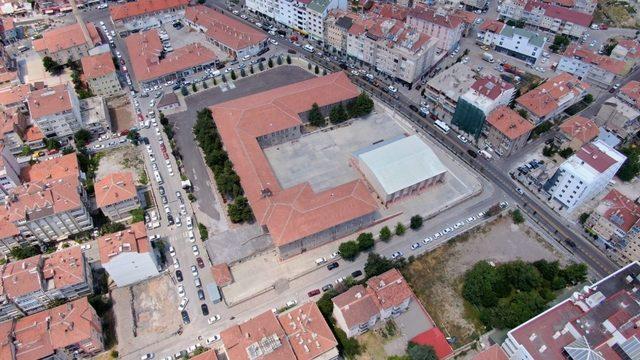 Nevşehir’de şehir merkezinde okul bahçeleri otopark olarak kullanılacak