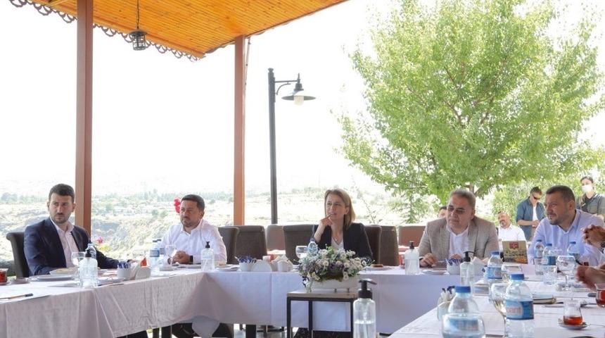 Belediye Başkanı Arı, koordinasyon toplantısına katıldı