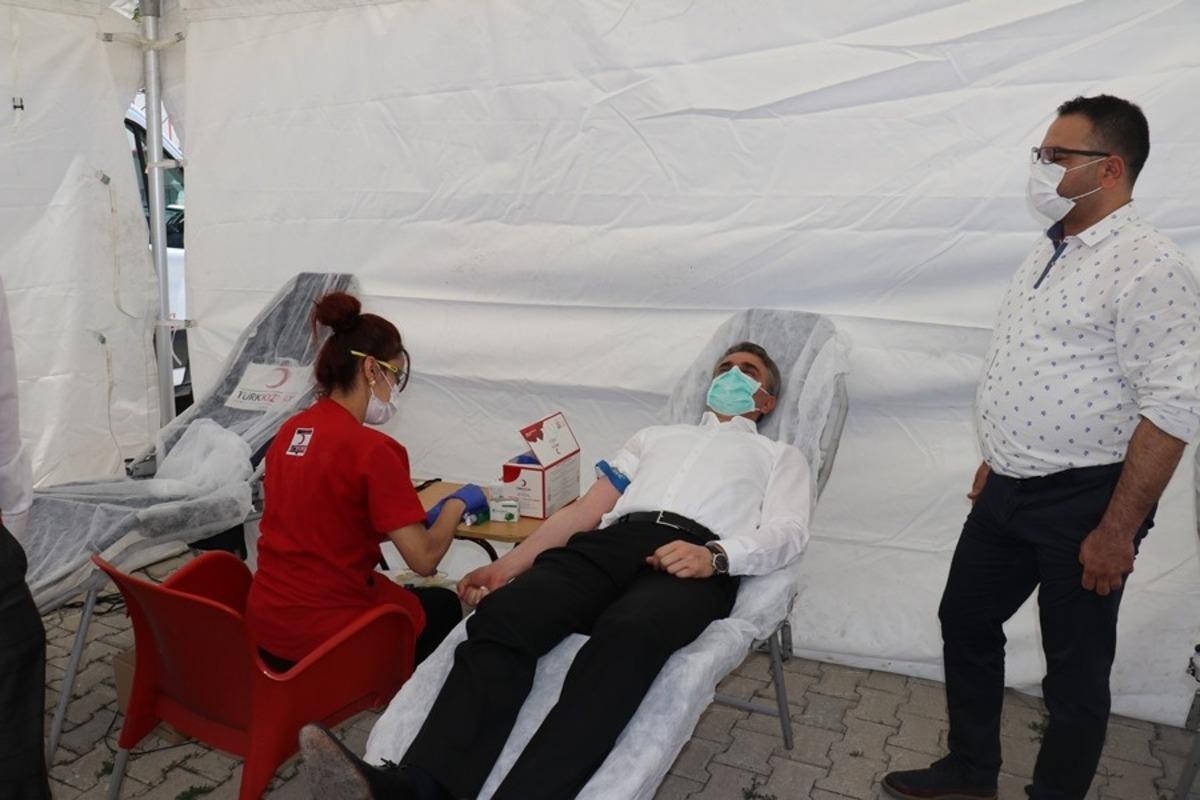 Polislerden 15 Temmuz anısına kan bağışı