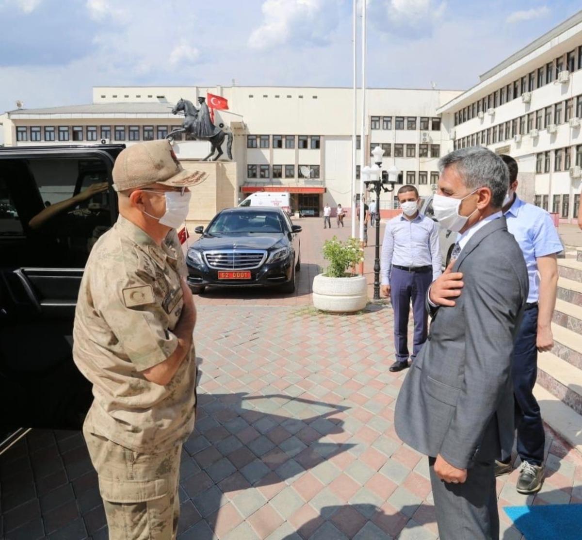 T&uuml;mgeneral İlbaş&rsquo;tan Vali &Ouml;zkan&rsquo;a ziyaret