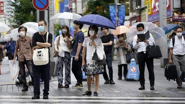 Japonya'da mümkün olduğunda evde kalmaları isteniyor