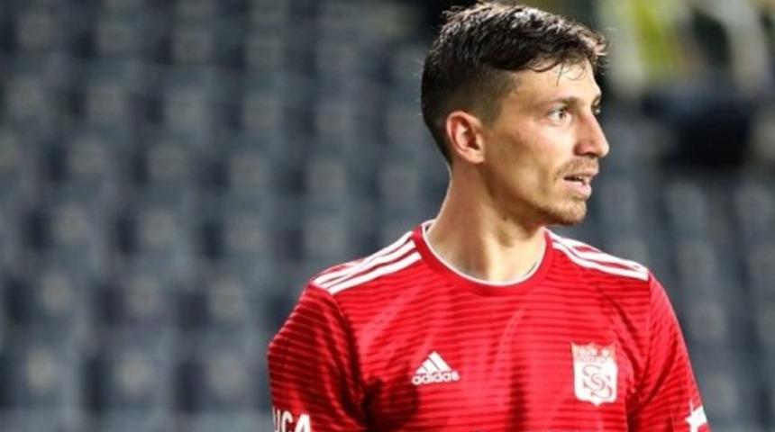 Fenerbahçe'ye transfer olan Mert Hakan'ın forma numarası belli oldu