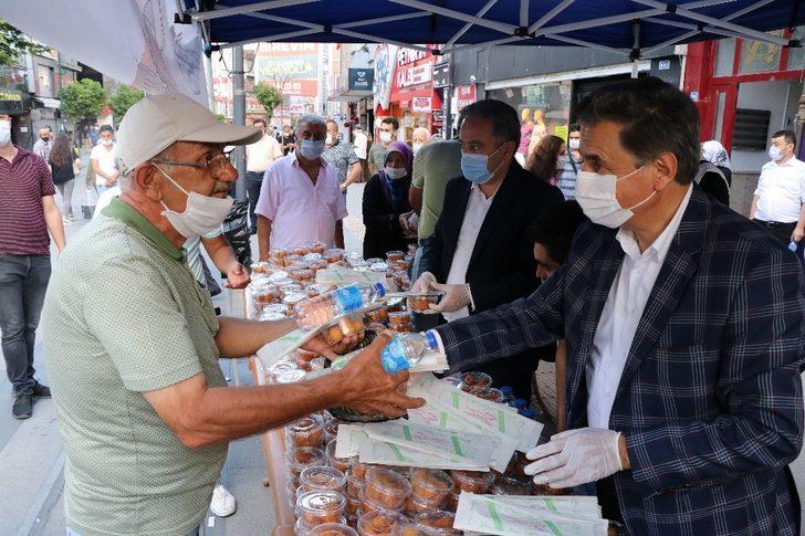 Ayasofya’nın cami olması dolayısıyla vatandaşlara lokma dağıtıldı G3