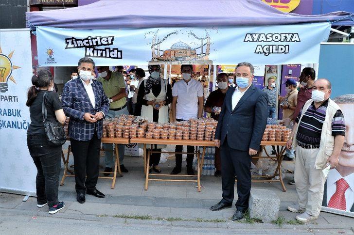 Ayasofya’nın cami olması dolayısıyla vatandaşlara lokma dağıtıldı G4