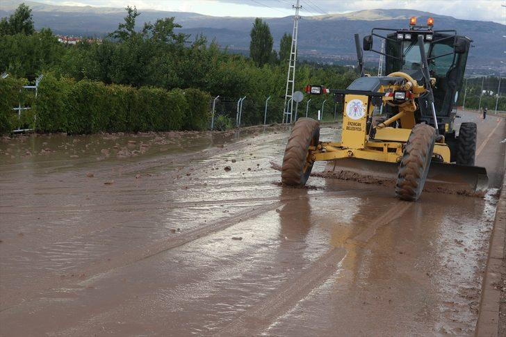 Erzincan'da sağanak yaşamı olumsuz etkiledi G3