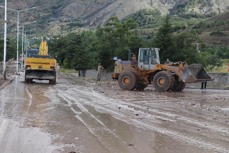 Erzincan'da sağanak yaşamı olumsuz etkiledi G5