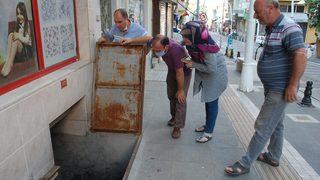 Kapağı açtığında şoke oldu! Tekirdağ'da bir esnafın tüm malzemeleri suya gömüldü