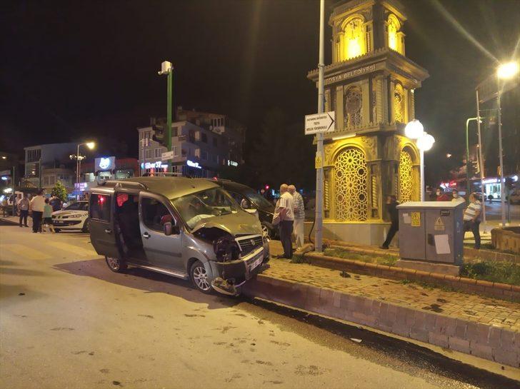 Kastamonu'da iki hafif ticari araç çarpıştı: 10 yaralı G1