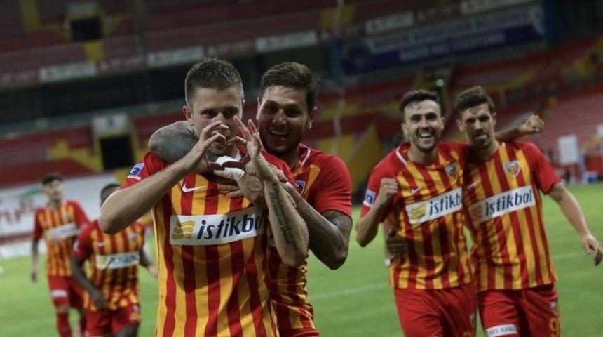 Artem Kravets 9. gol&uuml;n&uuml; attı