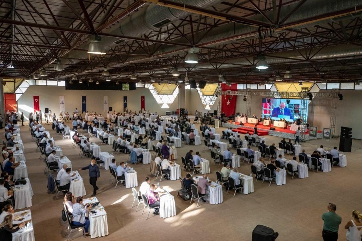 İzmir B&uuml;y&uuml;kşehir Belediye Meclisi pandemi sonrası ilk kez toplandı