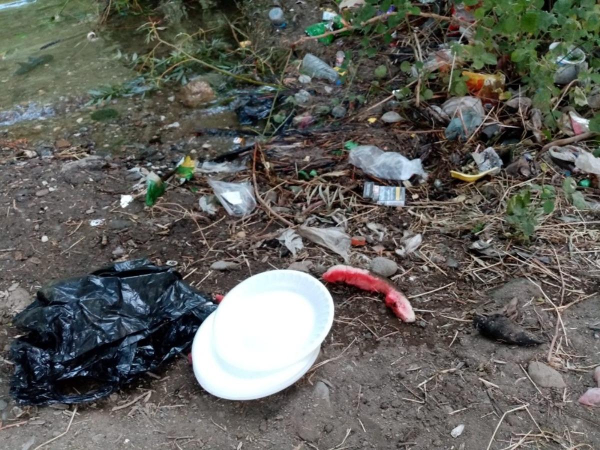 Aydın&rsquo;ın tek serinlenecek yeri İkizdere &Ccedil;ayı&rsquo;nı &ccedil;&ouml;pl&uuml;ğe &ccedil;evirdiler