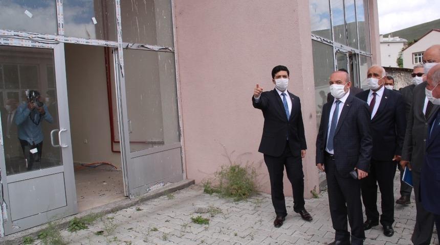 Vali Öner Çıldır ilçesini ziyaret etti