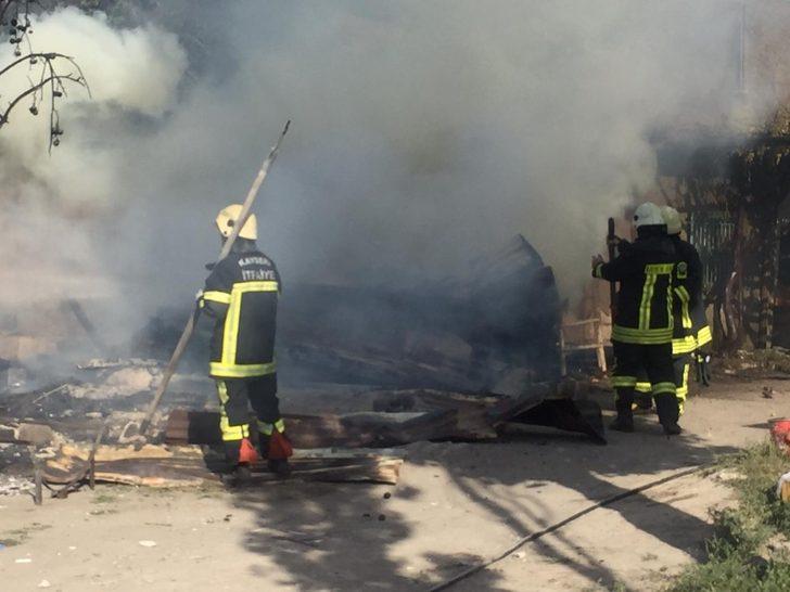 Müstakil evden yükselen alevler, itfaiye ekiplerini harekete geçirdi G1