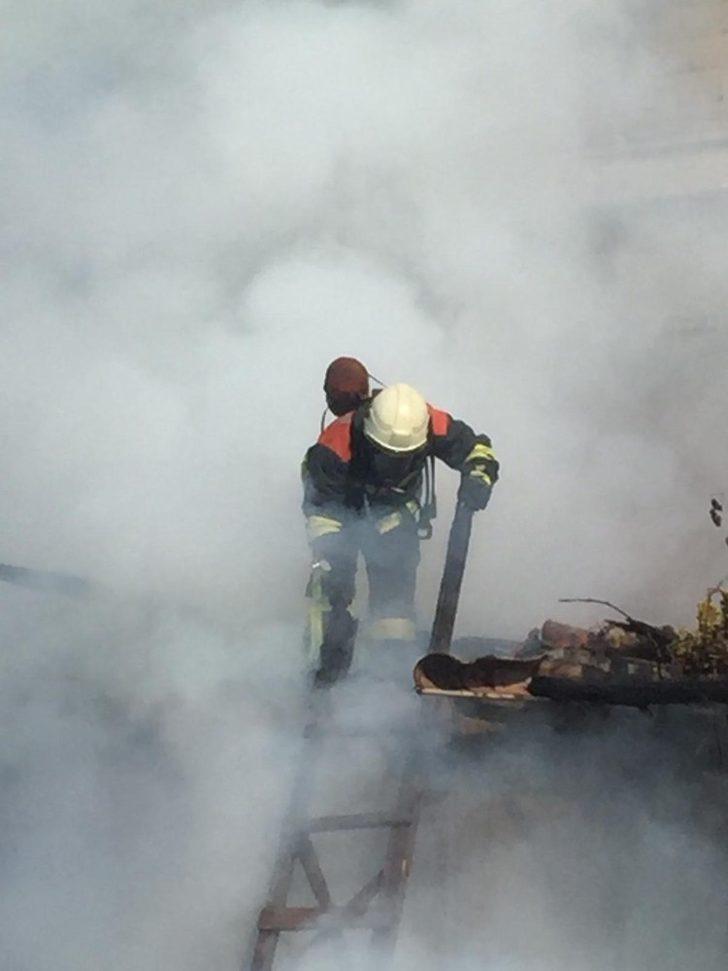 Müstakil evden yükselen alevler, itfaiye ekiplerini harekete geçirdi G4