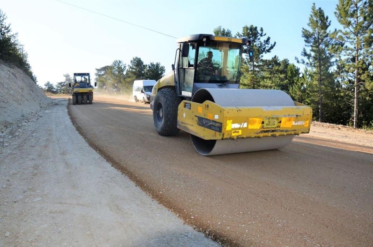 G&ouml;ncek yolu sıcak asfalt &ccedil;alışması